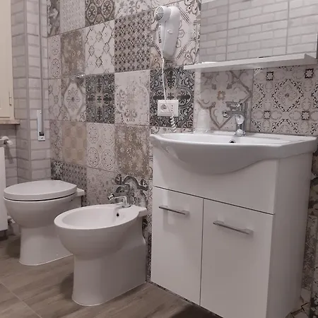 Roomy - Il Faraone Affittacamere 3*