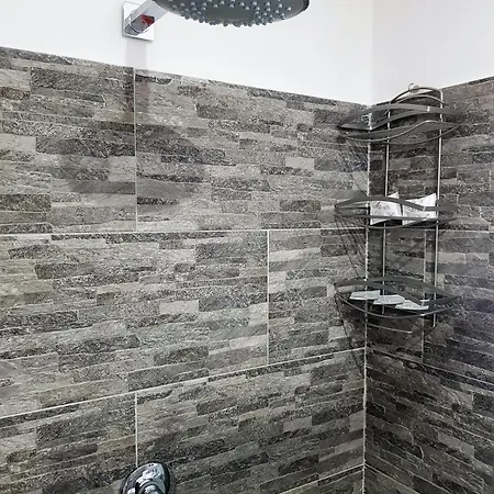 Affittacamere Roomy - Il Faraone 3*