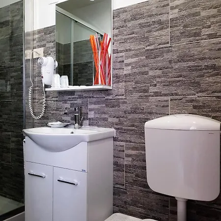 Affittacamere Roomy - Il Faraone Fiumicino