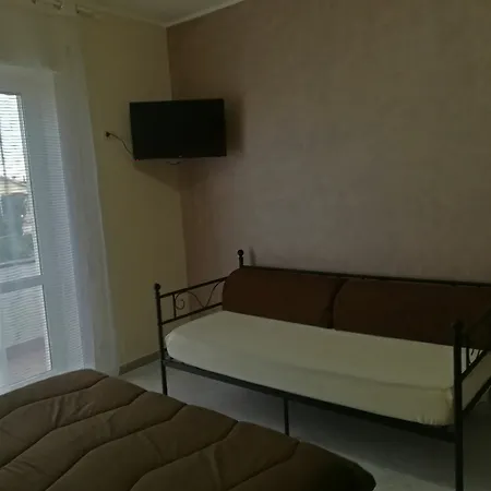 Roomy - Il Faraone Affittacamere 3*